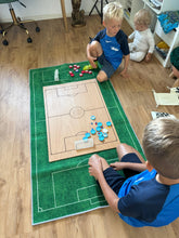 Lade das Bild in den Galerie-Viewer, KickTackTick Fußballfeld + KickTackTick Mannschaften