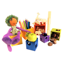 Load image into Gallery viewer, in jede Kinderzimmer für Junge und Mädchen Baby Fauna Holzspielzeug Faunatrade FaunaToys FaunaPlay Praktische Regenbogenfarbige Behälter